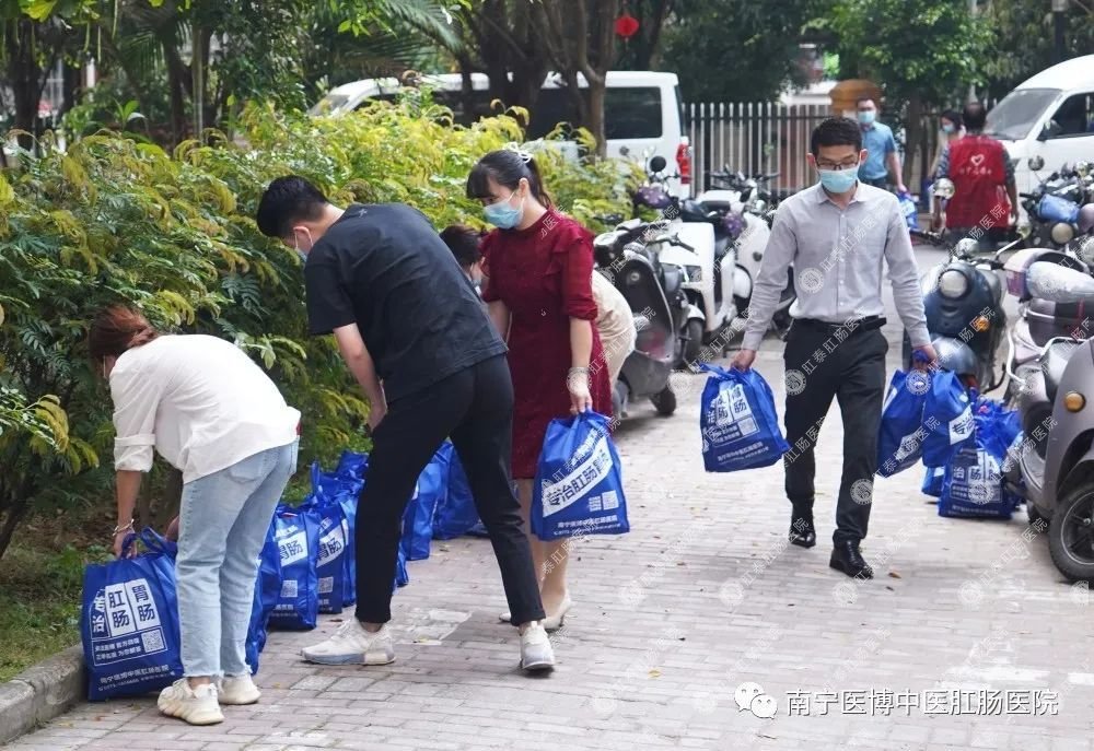 獻(xiàn)愛心&middot;戰(zhàn)疫情｜我院支部走進(jìn)安吉華都小區(qū)開展捐物活動(dòng)